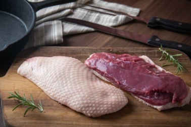 Nên cho trẻ ăn thịt vịt hay thịt gà