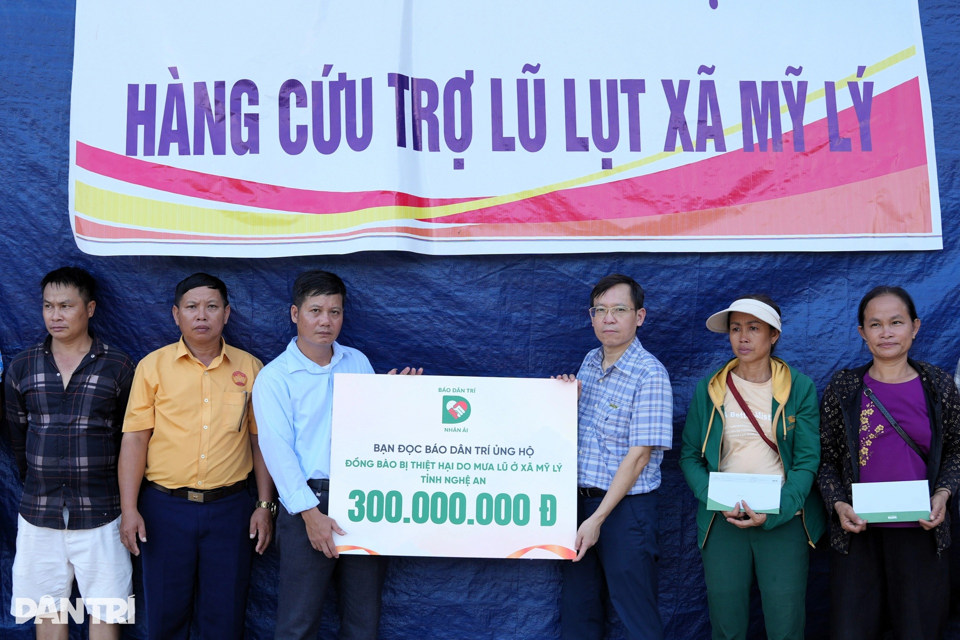 Báo Dân trí tổng kết chương trình hỗ trợ người dân vùng lũ ở Nghệ An - 6 Báo Dân trí tổng kết chương trình hỗ trợ người dân vùng lũ ở Nghệ An - 6