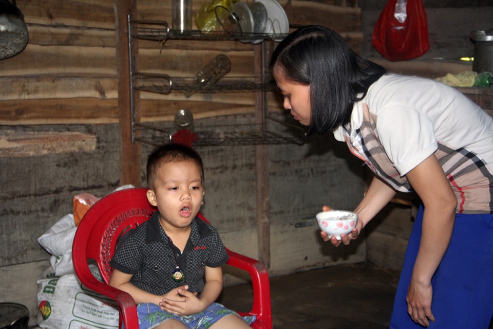 Hai bé trai mắc bệnh hiểm tại Hà Tĩnh được bạn đọc giúp đỡ hơn 216 triệu đồng - 1 Hai bé trai mắc bệnh hiểm tại Hà Tĩnh được bạn đọc giúp đỡ hơn 216 triệu đồng - 1