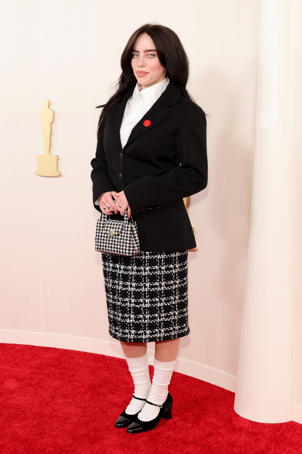 Emma Stone khoe vai trần gợi cảm trên thảm đỏ Oscar 2024 - 9 Emma Stone khoe vai trần gợi cảm trên thảm đỏ Oscar 2024 - 9