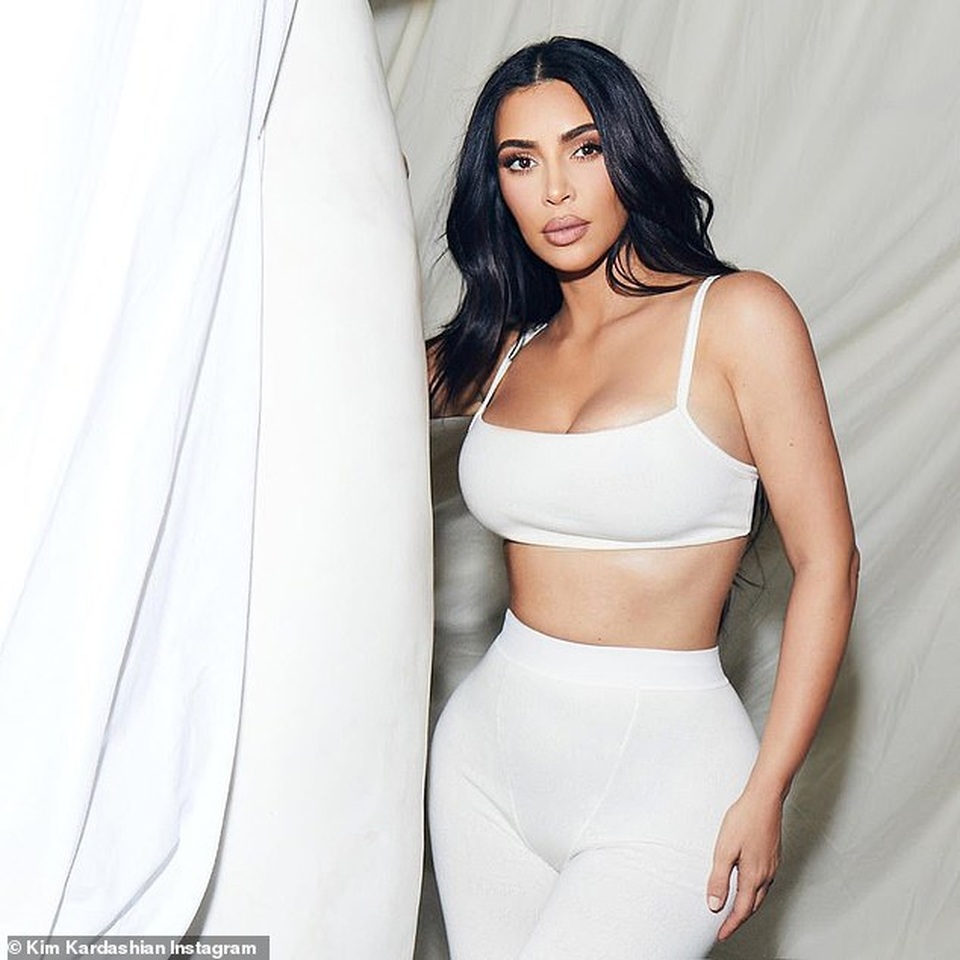 Kim Kardashian hút ánh nhìn trên biển - 10 Kim Kardashian hút ánh nhìn trên biển - 10