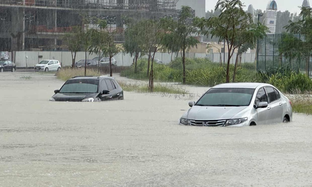 Thành phố sa mạc Dubai ngập lụt sau trận mưa dữ dội nhất 75 năm - 1 Thành phố sa mạc Dubai ngập lụt sau trận mưa dữ dội nhất 75 năm - 1