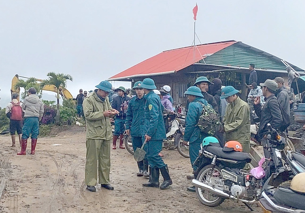 Gần 100 người tìm kiếm cụ ông mất tích 5 ngày trong rừng ở Lâm Đồng - 1