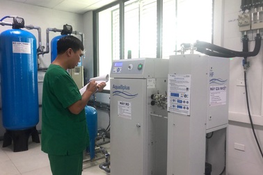 Bệnh nhân tiếp xúc 120 lít nước dịch lọc trong một lần chạy thận