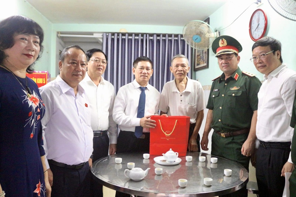 Phó Thủ tướng Hồ Đức Phớc thăm, tặng quà người có công tại Gia Lai - 1 Phó Thủ tướng Hồ Đức Phớc thăm, tặng quà người có công tại Gia Lai - 1