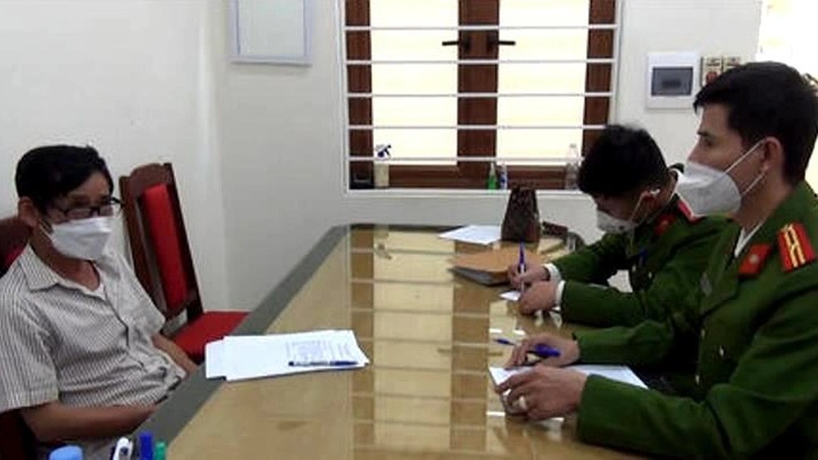 Trưởng thôn kiêm đại biểu Hội đồng nhân dân xã càn quấy tại cuộc họp dân - 2 Trưởng thôn kiêm đại biểu Hội đồng nhân dân xã càn quấy tại cuộc họp dân - 2