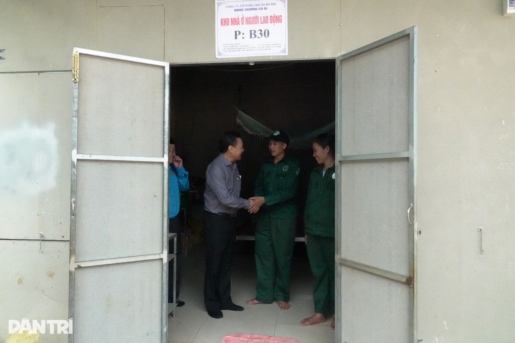 Đoàn công tác Bộ Nội vụ nắm bắt an toàn vệ sinh lao động tại Vũng Tàu - 4 Đoàn công tác Bộ Nội vụ nắm bắt an toàn vệ sinh lao động tại Vũng Tàu - 4