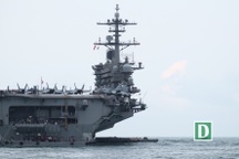 Cận cảnh siêu hàng không mẫu hạm Mỹ trên biển Đà Nẵng