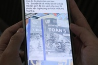 Phụ huynh huy động tổng lực lùng tìm, photocopy sách giáo khoa cho con