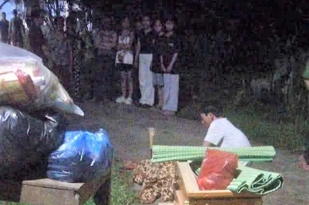 Bé trai 2 tuổi tử vong tại mương nước trước nhà ông bà ngoại - 1 Bé trai 2 tuổi tử vong tại mương nước trước nhà ông bà ngoại - 1