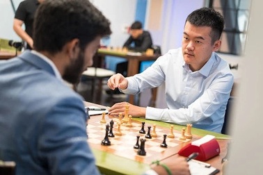 Quang Liêm lần đầu tiên xếp trên Vua cờ người Trung Quốc Đinh Lập Nhân