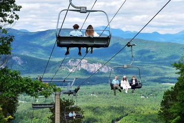 Trường trung học Mỹ trao bằng tốt nghiệp... trên đỉnh núi