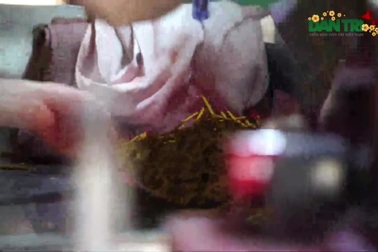 Độc đáo nghề "đốt là thơm" ở ngoại ô Sài Gòn