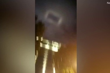 Xôn xao vật thể lạ hình chữ nhật trên bầu trời Trung Quốc