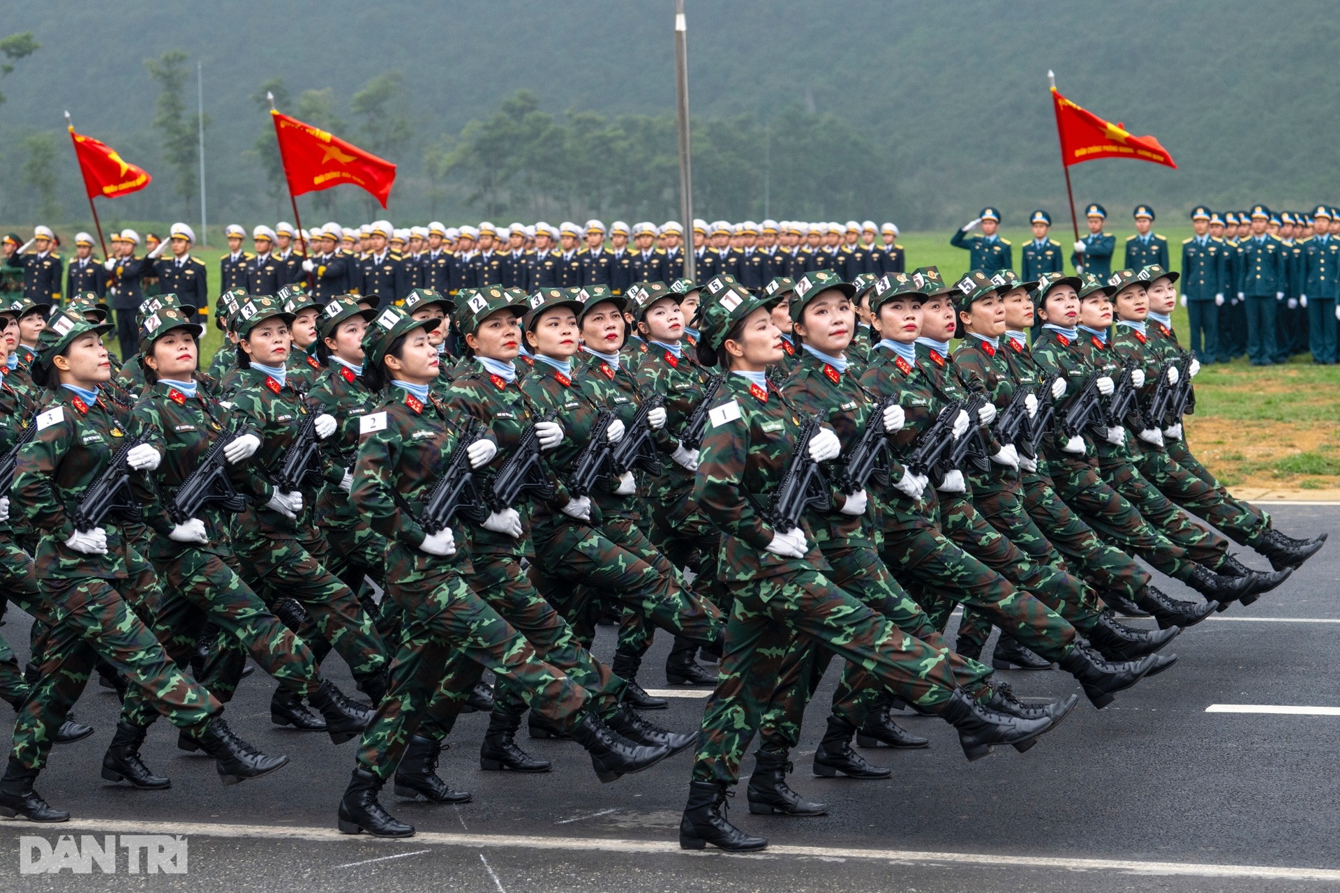 Ngắm các nữ chiến sĩ quân đội xinh đẹp luyện tập diễu binh, diễu hành - 7 Ngắm các nữ chiến sĩ quân đội xinh đẹp luyện tập diễu binh, diễu hành - 7