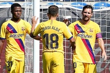 Messi lập hàng loạt kỷ lục ấn tượng trong ngày hạ màn La Liga