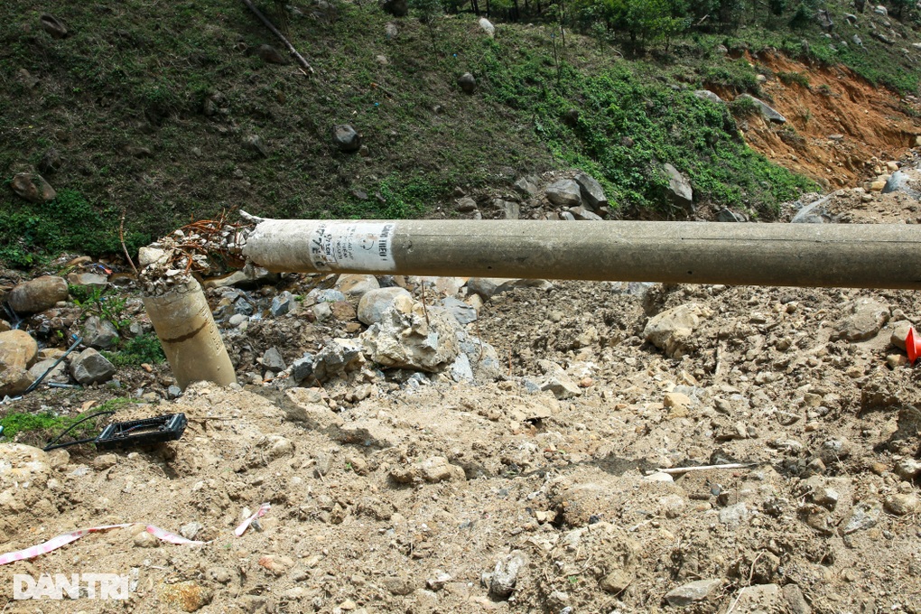 Đèo Hải Vân vẫn ngổn ngang sau trận mưa lịch sử - 7 Đèo Hải Vân vẫn ngổn ngang sau trận mưa lịch sử - 7