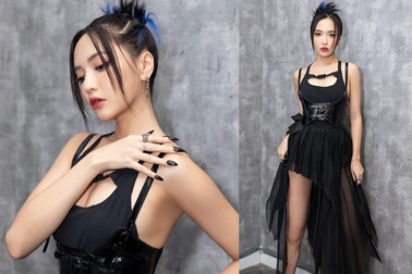 Bích Phương nhuộm tóc xanh, khoe đường cong nuột nà