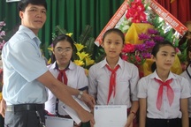 Học bổng Grobest Việt Nam đến với học sinh nghèo hiếu học tỉnh Bình Định