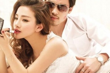 Công khai một vợ hai bồ, chồng khăng khăng tình yêu không có tội..