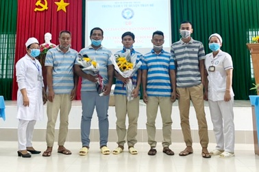 Bàn giao 5 thủy thủ Indonesia bị nạn trên biển