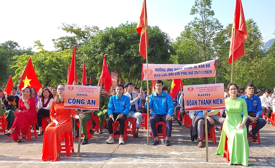 Ngày càng nhiều phụ nữ lên tiếng bảo vệ mình trước vấn nạn bạo lực gia đình - 4 Ngày càng nhiều phụ nữ lên tiếng bảo vệ mình trước vấn nạn bạo lực gia đình - 4