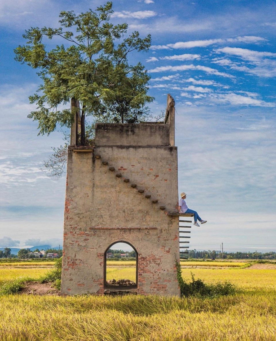 Độc đáo quán cà phê Lò gạch cũ nằm giữa cánh đồng lúa xanh ngát - 3 Độc đáo quán cà phê Lò gạch cũ nằm giữa cánh đồng lúa xanh ngát - 3
