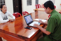 Ghen tuông, vợ lấy chảo dầu tạt vào người chồng