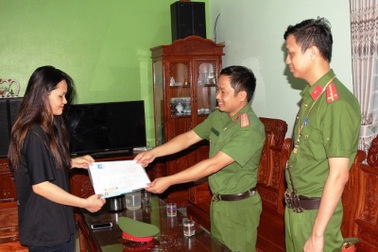 Làm rơi giấy tờ, hai thí sinh được trả lại trước ngày thi