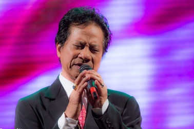 Liveshow Chế Linh không bị đình chỉ tại Quy Nhơn