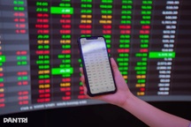 VN-Index chinh phục mốc 1.580 điểm, 2 cổ phiếu VPBank, TPBank tỏa sáng