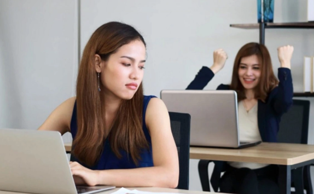 Nữ nhân viên phải điều trị tâm thần vì cay nghiệt, chơi xấu đồng nghiệp - 2