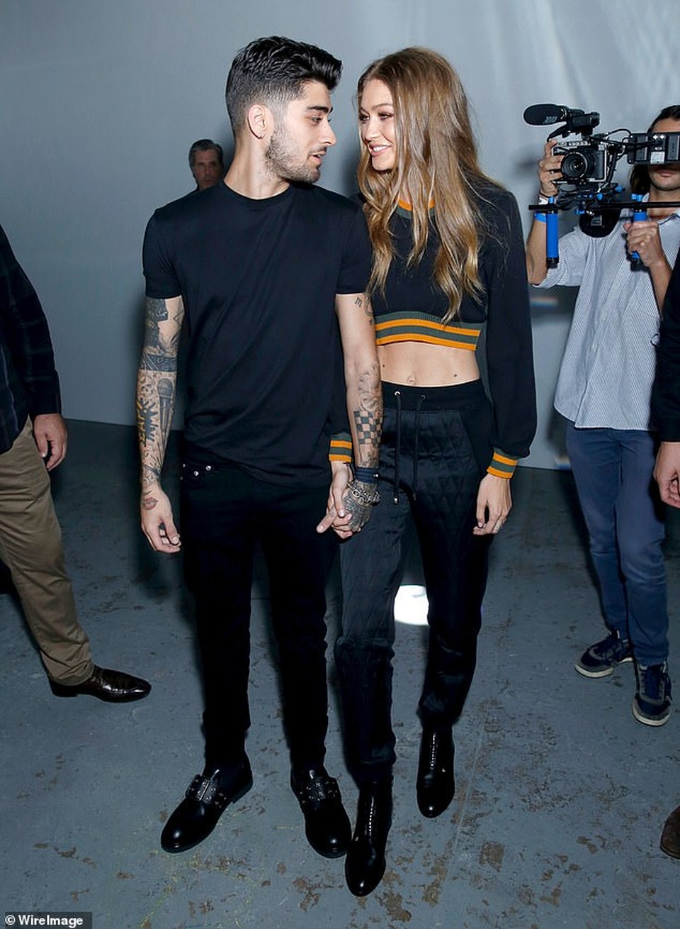 Mẹ Gigi Hadid xác nhận con gái mang bầu - 2 Mẹ Gigi Hadid xác nhận con gái mang bầu - 2