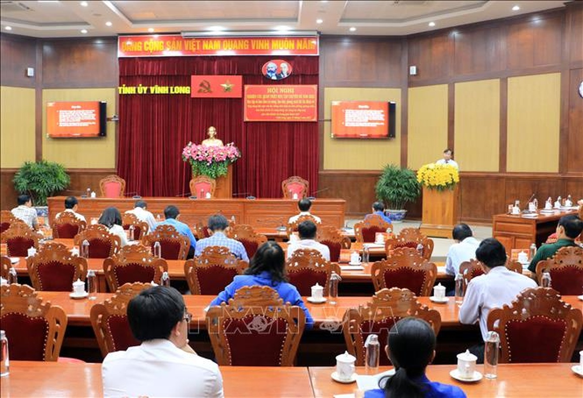 Xây dựng đội ngũ cán bộ, đảng viên thật sự tiên phong, gương mẫu - 2 Xây dựng đội ngũ cán bộ, đảng viên thật sự tiên phong, gương mẫu - 2