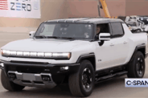 Tổng thống Biden đích thân cầm lái xe hơi chở mật vụ Mỹ