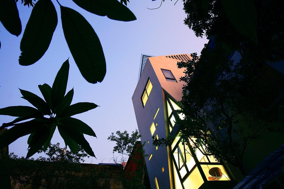 Nhà vát góc độc đáo, tràn ngập ánh sáng trong ngõ nhỏ ở Hà Nội - 4