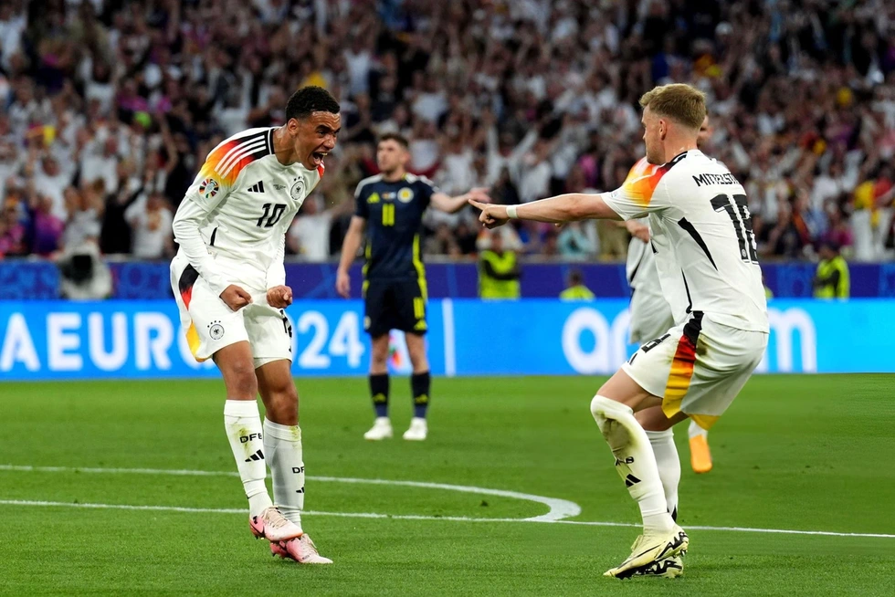 Đội tuyển Đức: Cỗ xe tăng đa sắc và nhạc trưởng kỳ tài Toni Kroos - 4 Đội tuyển Đức: Cỗ xe tăng đa sắc và nhạc trưởng kỳ tài Toni Kroos - 4