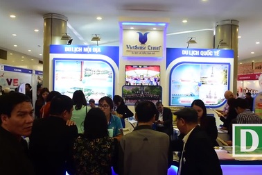 Hàng nghìn người chen nhau mua tour du lịch giá rẻ tại Hà Nội