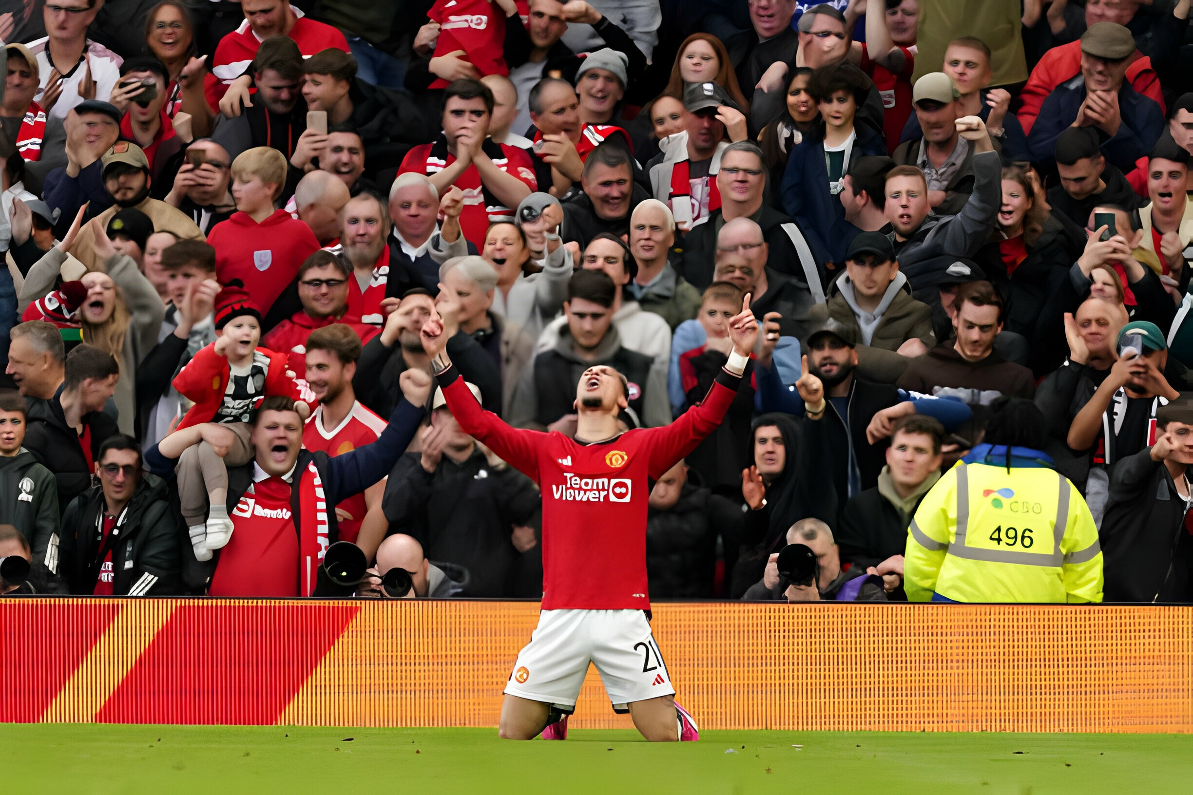 Man Utd 4-3 Liverpool: Breathtaking chase and the final goal at minute 120 - 2 Man Utd 4-3 Liverpool: Rượt đuổi nghẹt thở và cú chốt ở phút 120 - 2