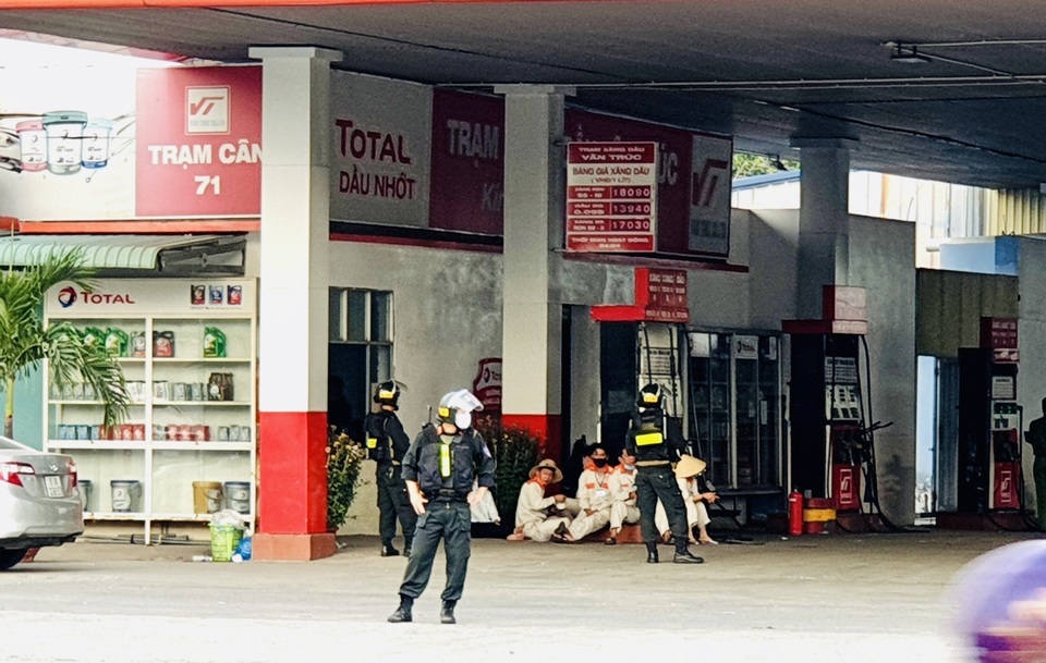 Niêm phong hàng loạt cây xăng nghi liên quan vụ 2,7 triệu lít xăng giả - 3 Niêm phong hàng loạt cây xăng nghi liên quan vụ 2,7 triệu lít xăng giả - 3