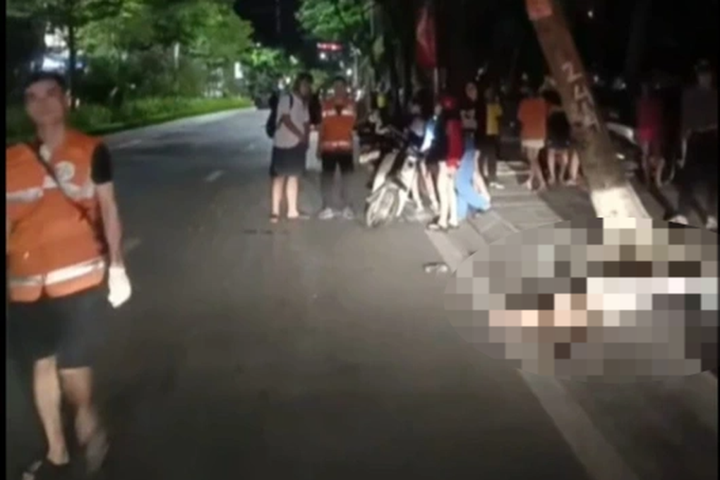 Hà Nội: Cảnh sát tìm người làm chứng vụ tai nạn khiến đôi nam nữ tử vong - 2 Hà Nội: Cảnh sát tìm người làm chứng vụ tai nạn khiến đôi nam nữ tử vong - 2
