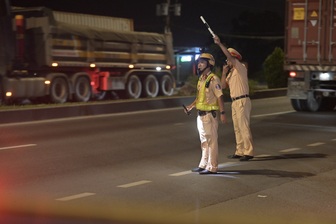 CSGT TPHCM tăng cường trước giờ chung kết bóng đá nam SEA Games 33