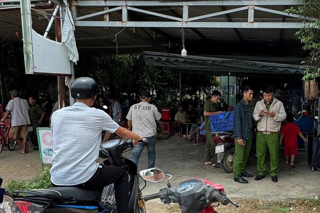 Công an điều tra vụ công nhân tử vong dưới mương - 1 Công an điều tra vụ công nhân tử vong dưới mương - 1