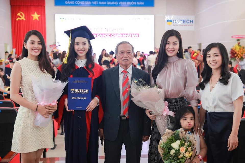 Trang trọng lễ tốt nghiệp Kỹ sư, Cử nhân chuẩn Nhật Bản khóa đầu tiên - 2 Trang trọng lễ tốt nghiệp Kỹ sư, Cử nhân chuẩn Nhật Bản khóa đầu tiên - 2