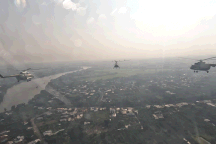 Biên đội trực thăng tập luyện cho lễ diễu binh ở TPHCM