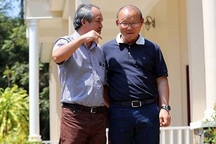 HLV Park Hang Seo, bầu Đức phải quét thẻ từ dự lễ cưới Công Phượng