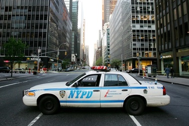 Cảnh sát nổ súng ngăn chặn vụ tấn công bằng dao tại New York