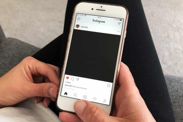 Facebook, Instagram tràn ngập màu đen trong ngày “Blackout Tuesday”