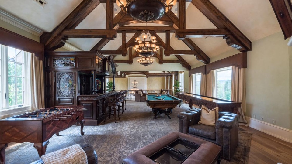 Dinh thự xa hoa như cung điện của tỷ phú điện ảnh nổi tiếng - 11