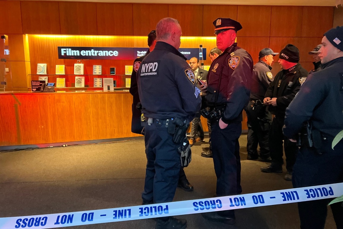 Không được vào bảo tàng, người đàn ông dùng dao đâm hai nữ nhân viên - 3 Không được vào bảo tàng, người đàn ông dùng dao đâm hai nữ nhân viên - 3